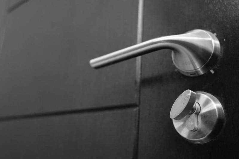 How to Secure a Rented Flat Without Drilling